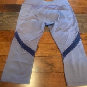 Calia by Carrie Underwood Capri leggings